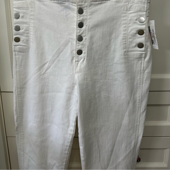 White comfy cool jeans for the spring and summer - Picture 2 of 4